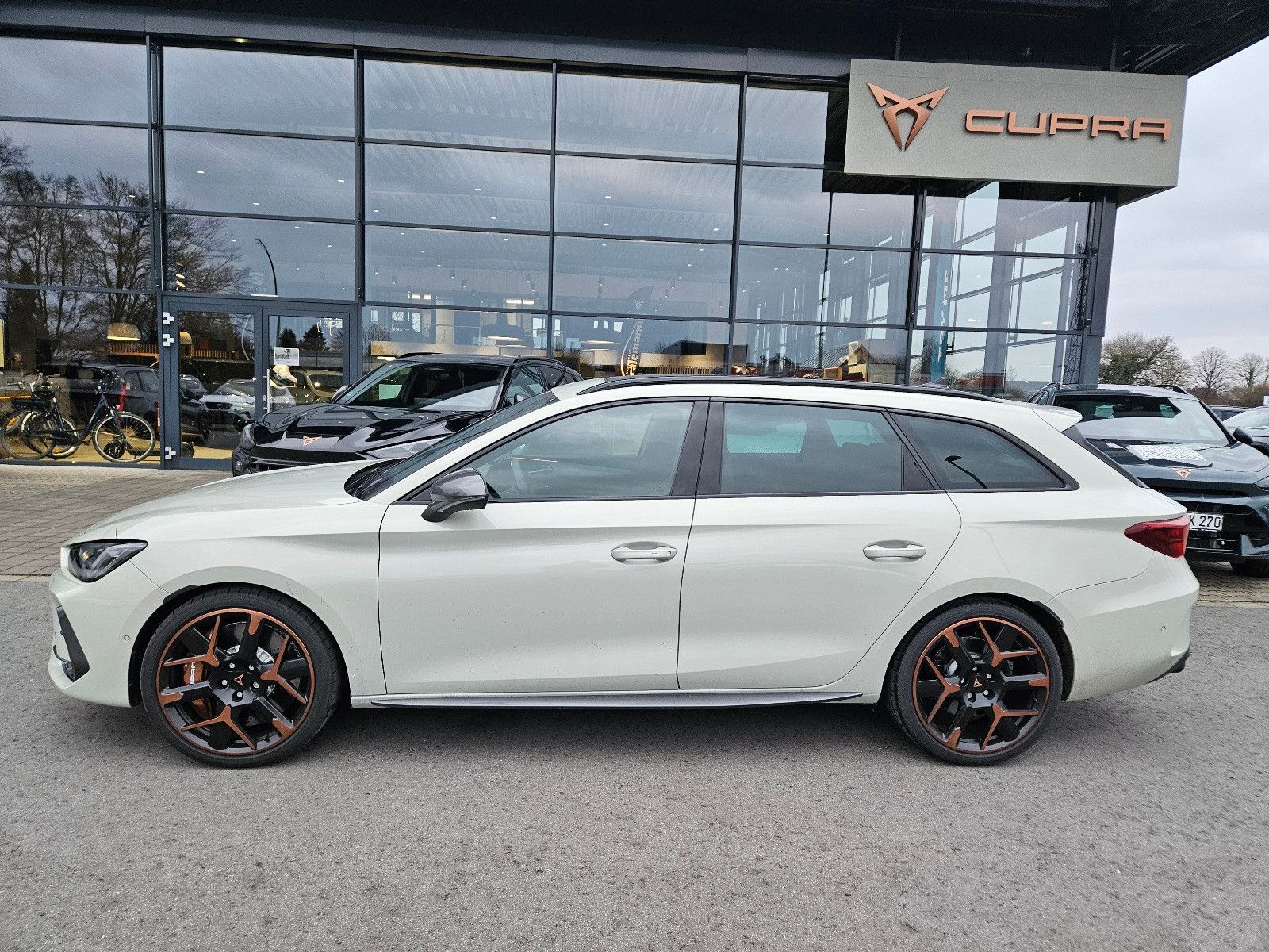 Leon Sportstourer VZ 2.0 TSI DSG 4Drive*Akebono*